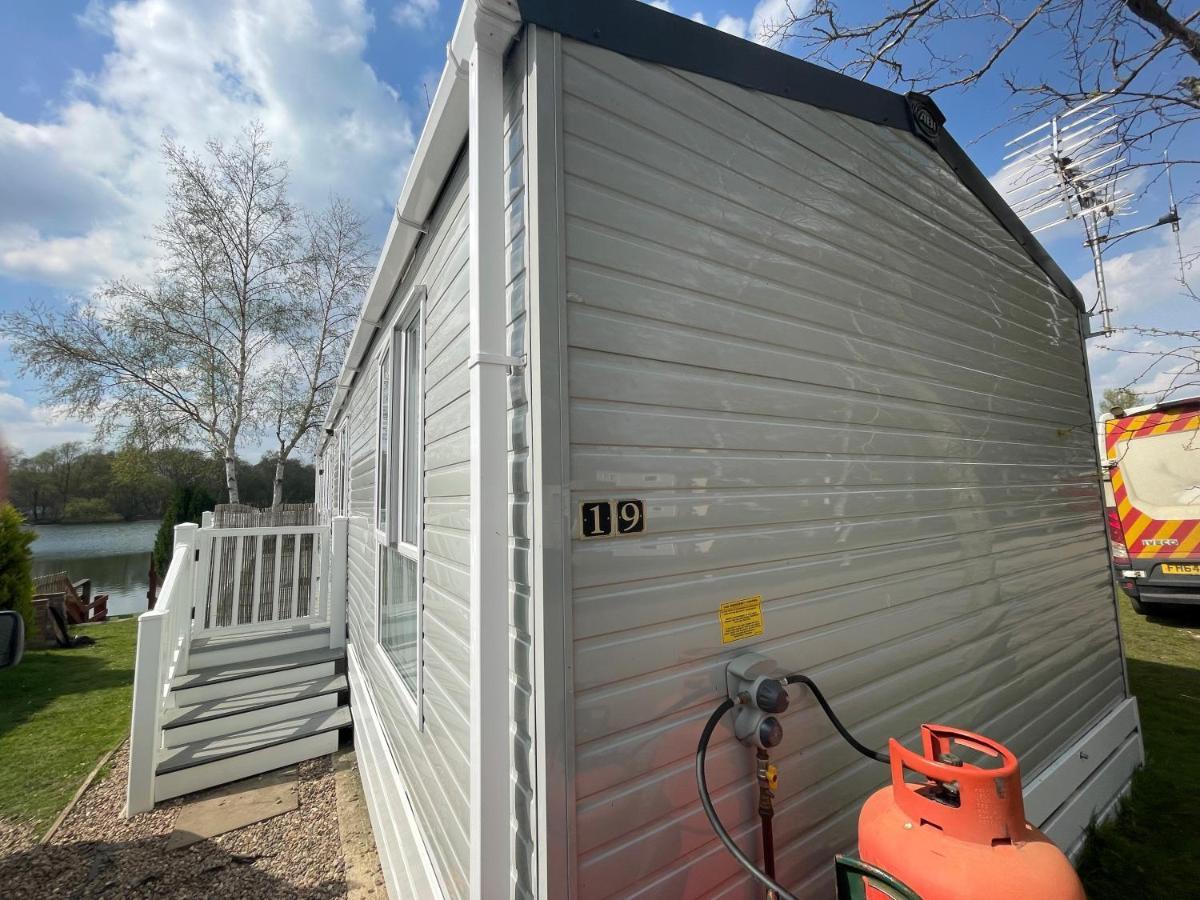 Lakeside Retreat 4 With Hot Tub, Private Fishing Peg Situated At Tattershall Lakes Country Park Exterior foto